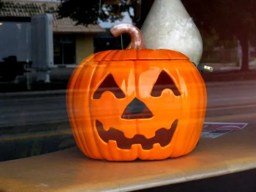 The photo the jack-o’-lantern was built from
