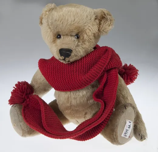 The photo the teddy bear was built from